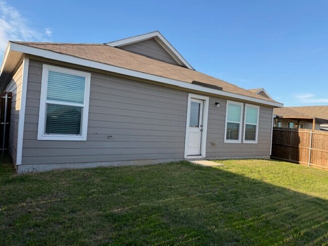 Building Photo - 325 Carthage Dr