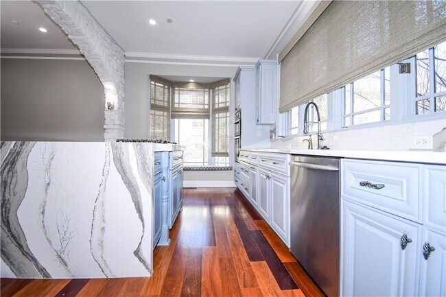 Building Photo - 4 Prichard Way NE