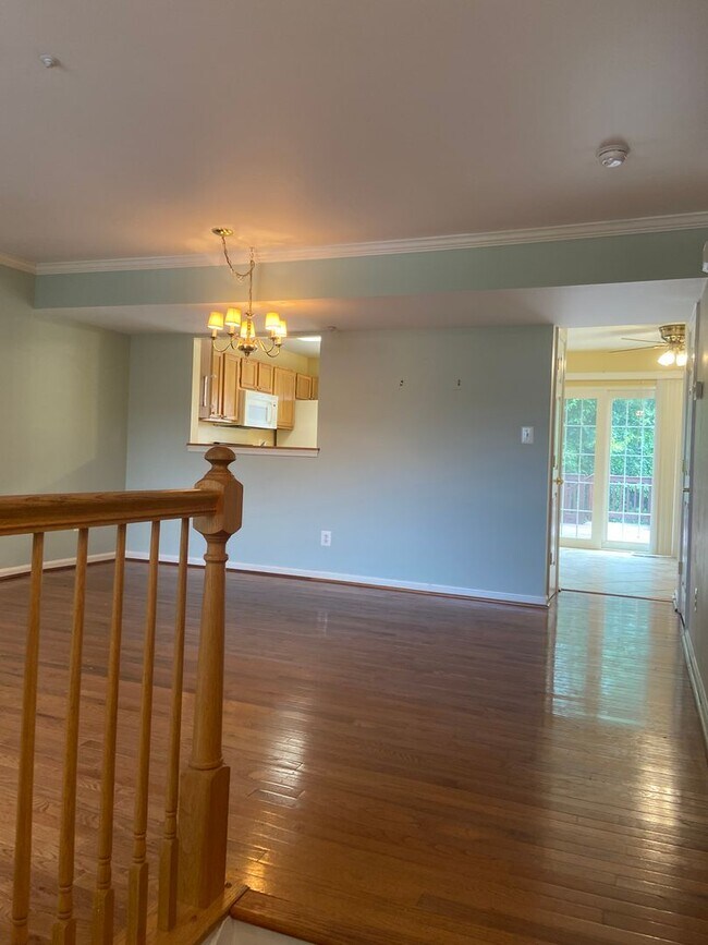 Building Photo - Charming 3 Bedroom/2 Full Bath/2 Half Bath Townhome in Constant Friendship, MD!