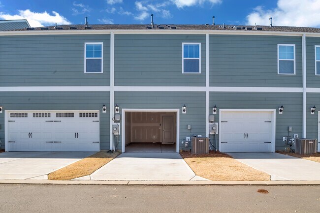 Building Photo - 526 Morrows Turnout Way