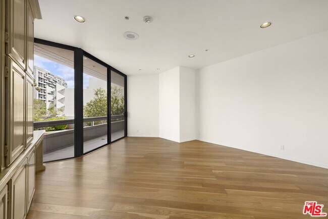 Building Photo - 10430 Wilshire Blvd
