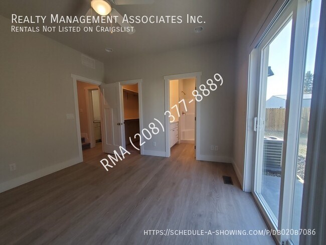 Building Photo - 1274 S Cloverdale Rd