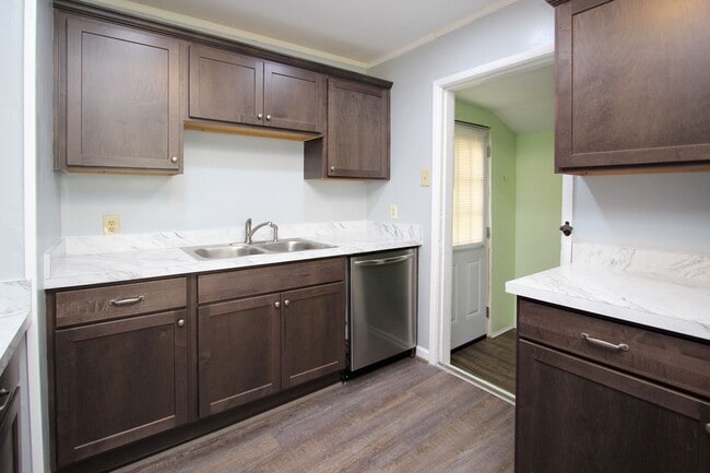 Building Photo - 207 Beverly St