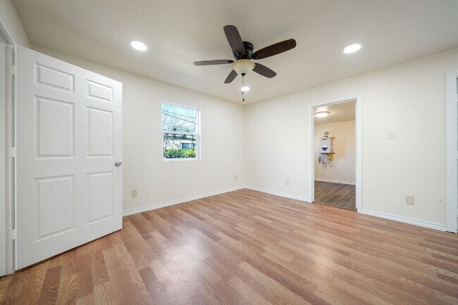 Building Photo - 151 Morningview Dr
