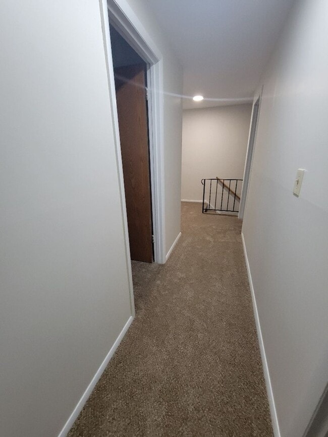 Building Photo - 618-18.5 Sunflower Dr