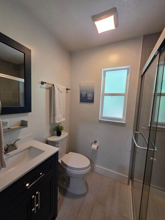 Building Photo - Vacation Home- on the Lake