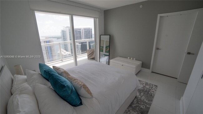 Building Photo - 1080 Brickell Ave