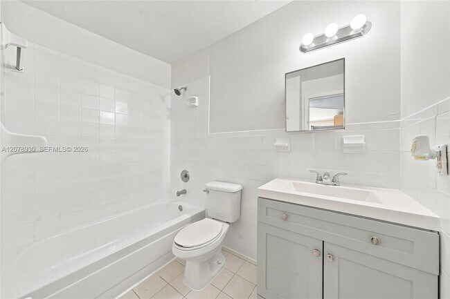 Building Photo - 402 NW 44th Ave