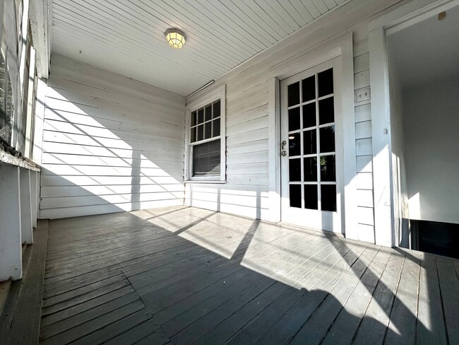 Building Photo - 1305 Lorrain St - Unit C