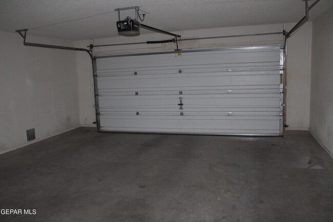 Building Photo - 13985 Sandy Rock Dr