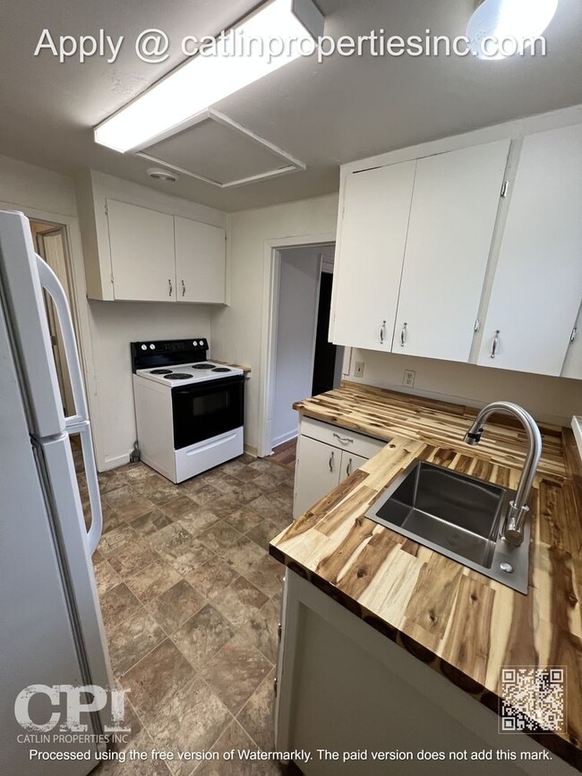 Building Photo - 323 15th Ave