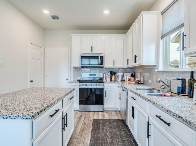 Building Photo - 624 Pepperbark Loop