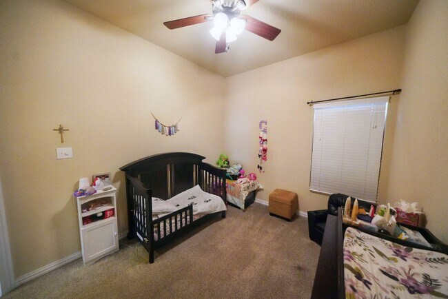 Building Photo - Executive-Style Home Now Available in Crossvine (Schertz) Realtor Commission: $750