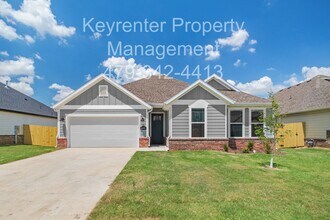 Building Photo - Live New in Bentonville | 3BR Beauty with Backyard
