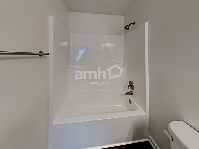 Building Photo - 8720 Hemingway Dr