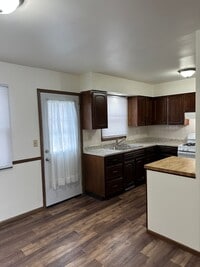 Building Photo - 205 River Ln