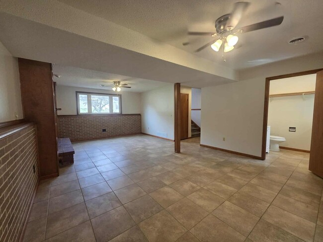 Building Photo - Spacious Home for Rent!