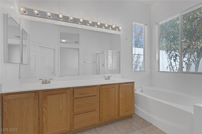 Building Photo - 10132 Crest Brook Pl