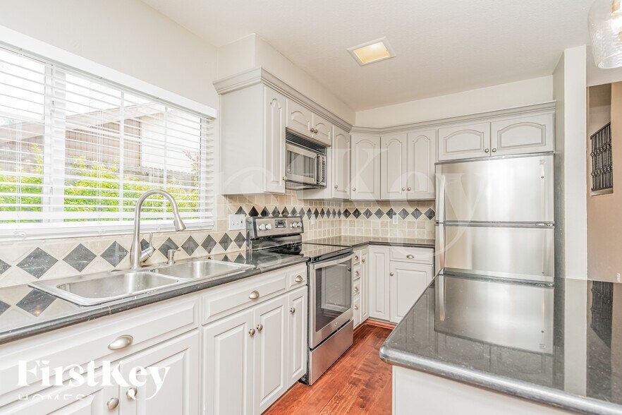 Building Photo - 2014 Greencove Dr