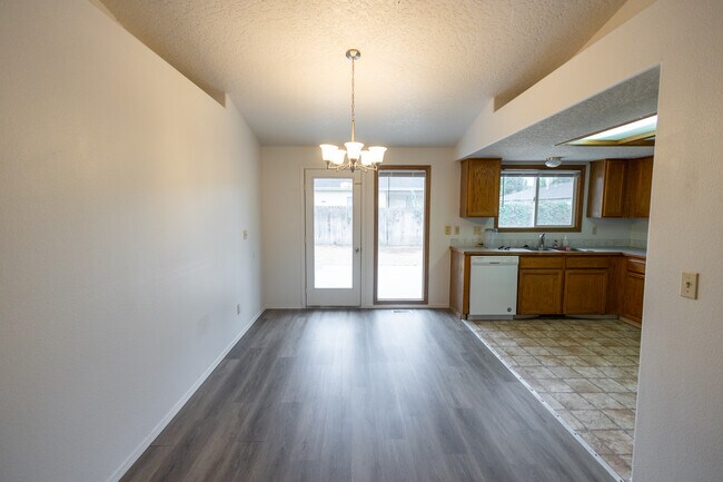 Building Photo - 1763 W McGlinchey St