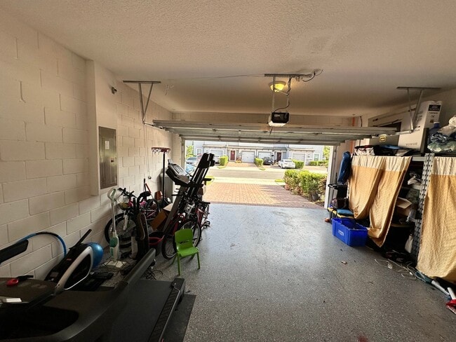 Building Photo - Lease this 3BR End-Unit Townhome in Gated Community with Water View!