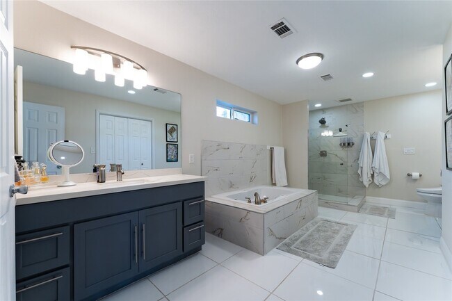 Building Photo - 8311 Amber Cove Dr