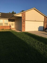 Building Photo - 2 Bedroom Duplex in Greeley with Two Car Attached Garage