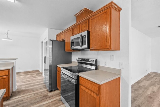 Building Photo - 176 Oak River Dr
