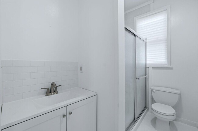 Building Photo - 211 20th St