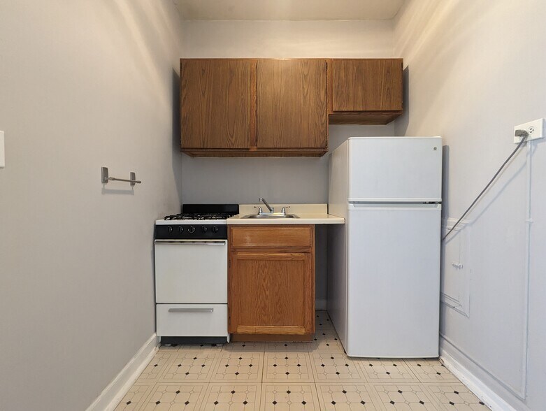 Building Photo - 1044 W George St