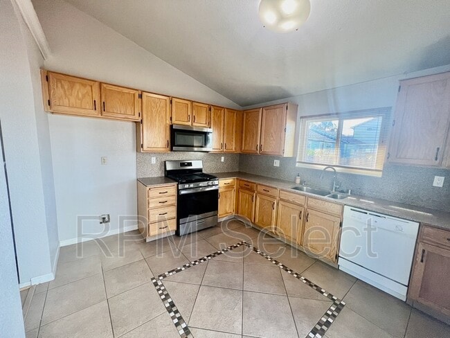 Building Photo - 1180 Camellia Ln