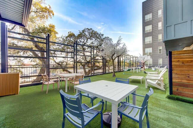 Building Photo - 1111 Shepherd Dr