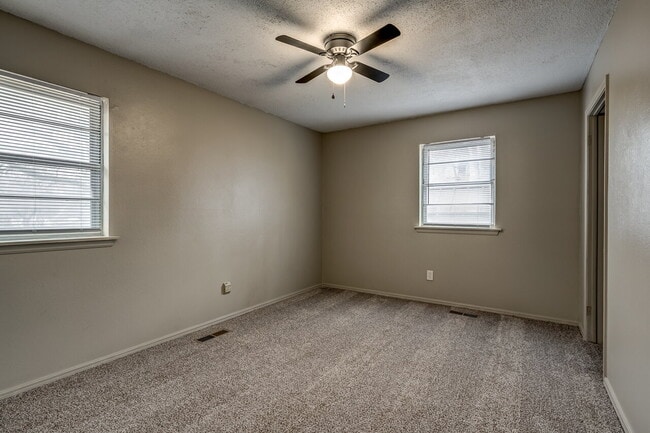 Building Photo - For Lease--3 Bedroom in Perkins OK