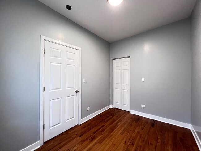 Building Photo - 6402 S Eberhart Ave