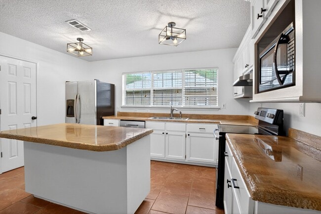 Building Photo - Beautiful Diamondhead Home