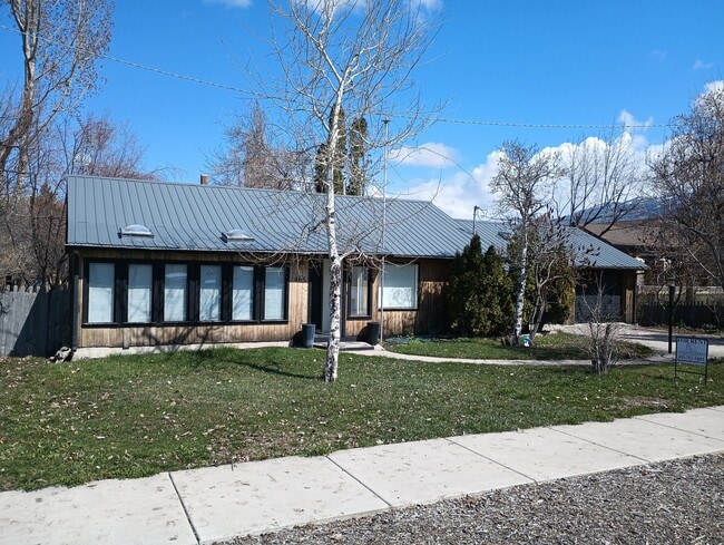 Building Photo - 465 W 3200 S