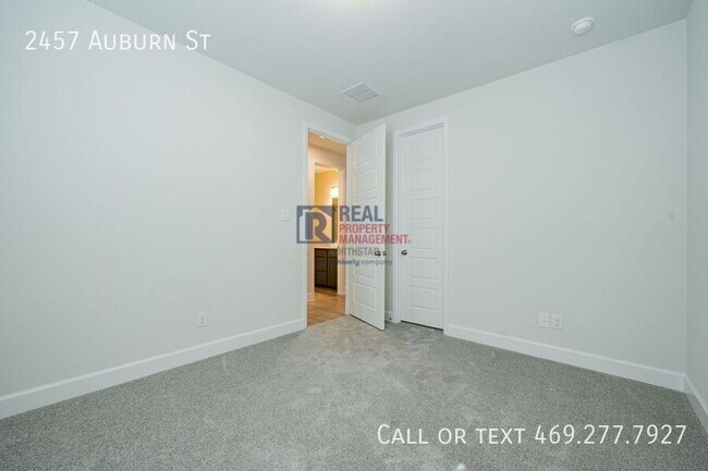 Building Photo - 2457 Auburn St