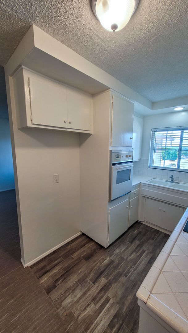 Building Photo - Upstairs Vacancy in West La Habra!