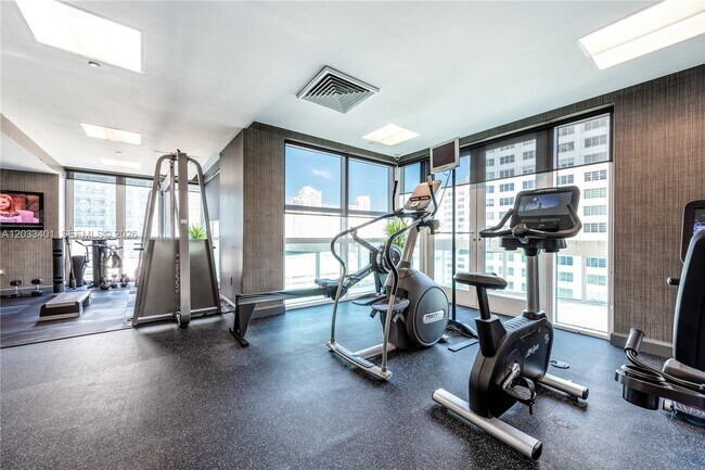 Building Photo - 950 Brickell Bay Dr