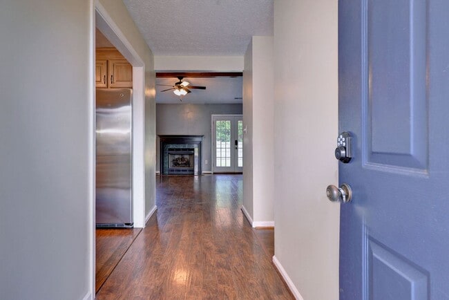 Building Photo - Spacious Rancher in Quiet Cul-de-sac