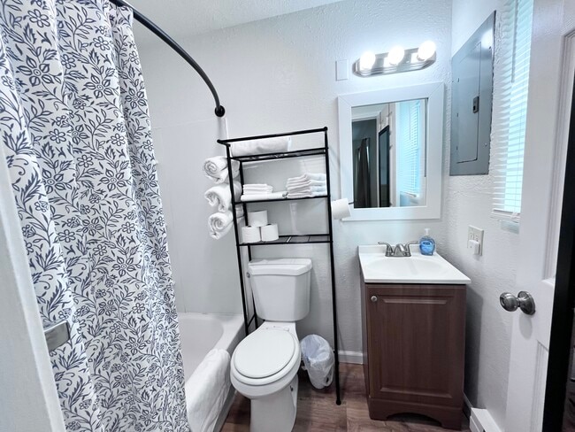 Building Photo - Rocky Court