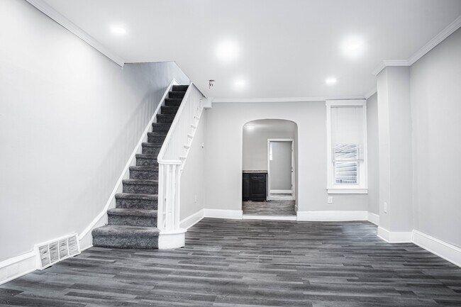 Building Photo - 2348 Moore St