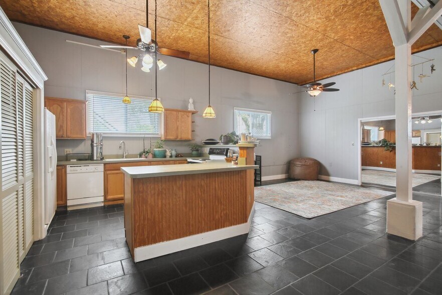 Building Photo - 116 Elmira Ave