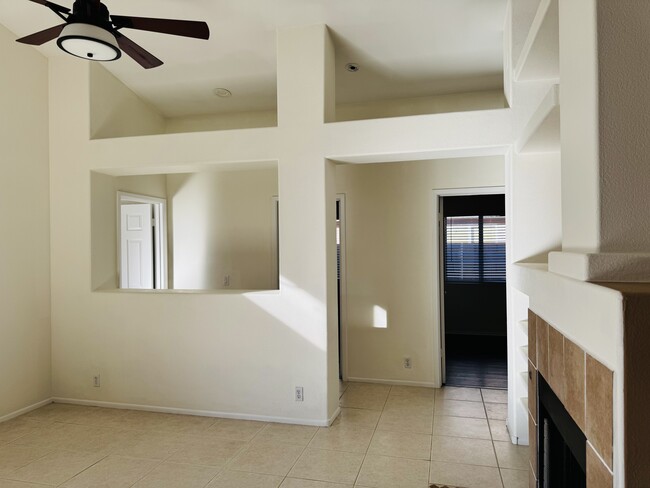 Building Photo - 3211 E Menadota Dr