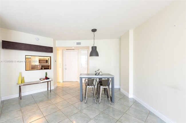 Building Photo - 888 Brickell Key Dr