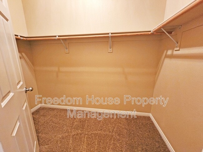 Building Photo - 1421 Star Rd