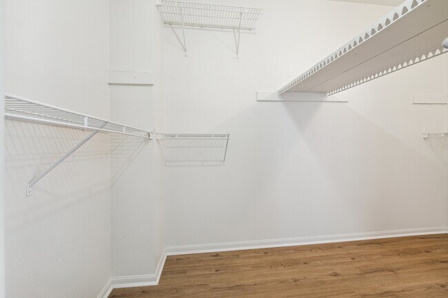 Building Photo - 2100 Tanglewilde St