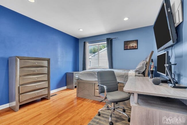 Building Photo - 47 Woodland Way