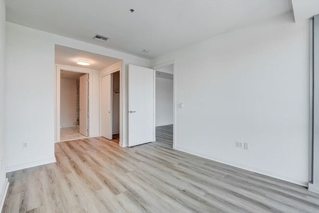 Building Photo - 4471 Dean Martin Dr