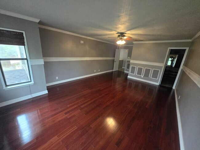 Building Photo - 8007 Sunshine Trail Dr